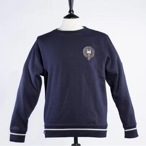 University of Oxford crewneck sweatshirt with a patch logo